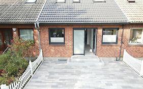 `Achterdeck` moderne&hochwertige Hausscheibe in Sackgassenlage!